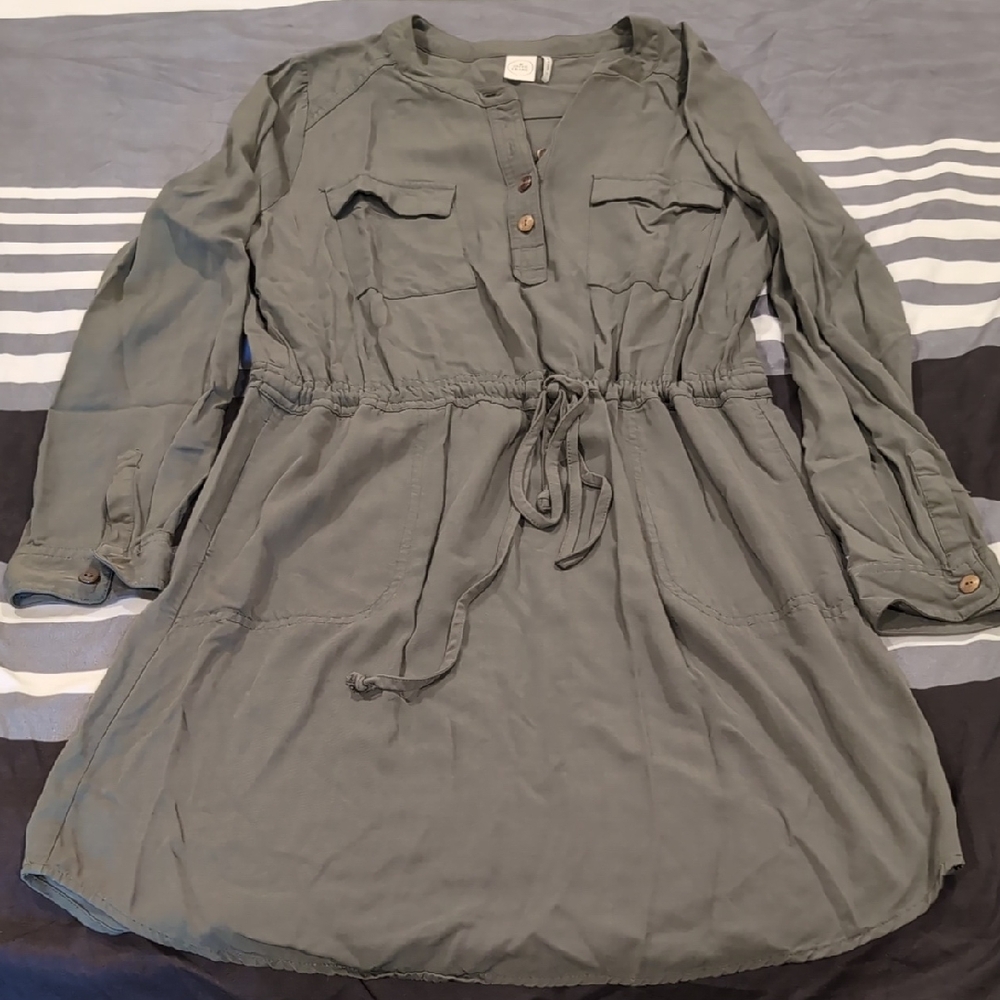 Paper Crane Size Medium Drawstring Utility Pocket Dress Army Green